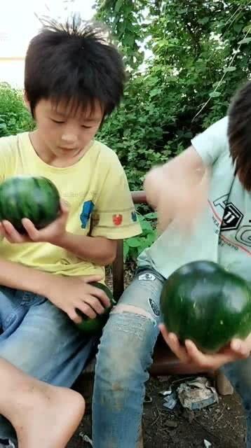 精神小伙在线吃瓜视频,揭秘娱乐圈幕后风云