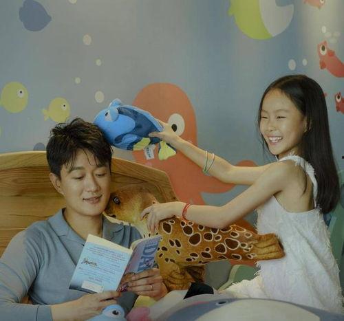 父女吃瓜照片高清图片视频,高清瓜照视频记录温馨瞬间