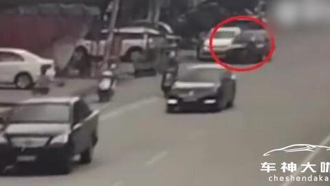 司机撞车吃瓜视频播放大全,惊险瞬间！司机撞车吃瓜视频大盘点
