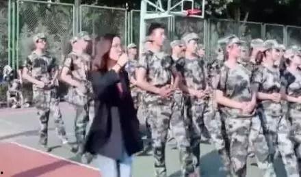军训跳舞视频原版吃瓜,原版吃瓜揭秘