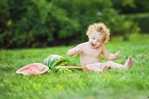 婴儿在线吃瓜视频,萌化网友心